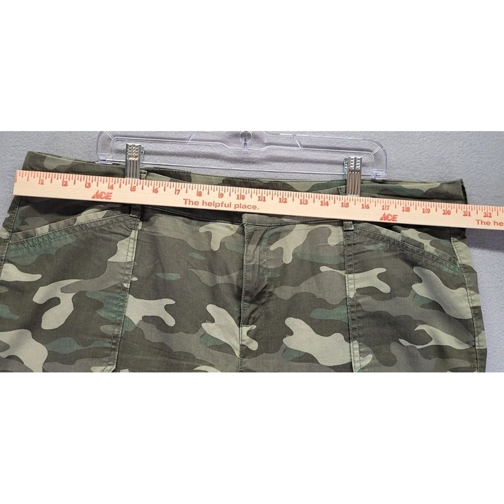 Old Navy Chino Camo Pixie Pants Green Womens‎ Size 18 Straight Leg - Picture 3 of 10